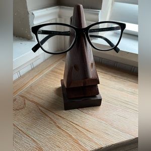 Wood carved glasses holder
